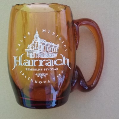 Zabarvená dárková sklenice na pivo s motivem pivovaru Harrach