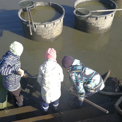 Děti, které se zapojily do výlovu rybníka