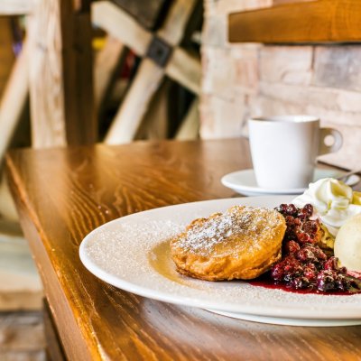 Jablečné koláčky v pivním těstíčku v restauraci Jelínkova vila